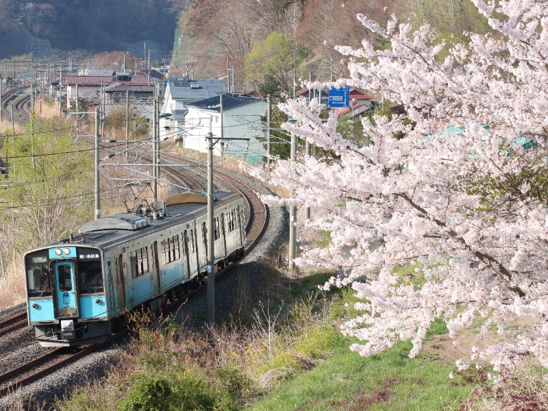 青い森鉄道　列車（春イメージ）