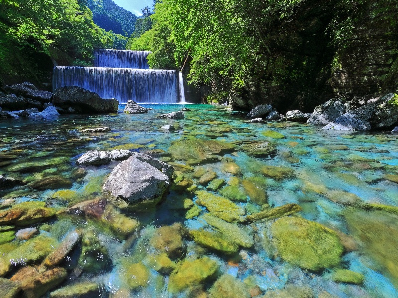 高知県・安居渓谷の仁淀ブルー