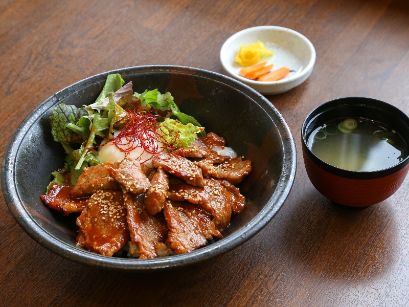 右田牧場牛のオロチ丼