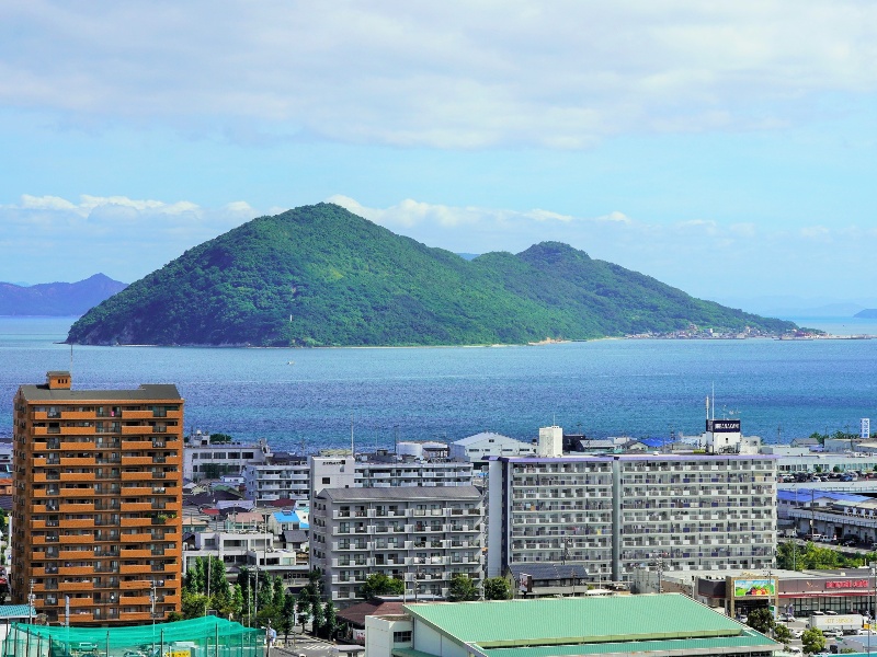 女木島と高松市街