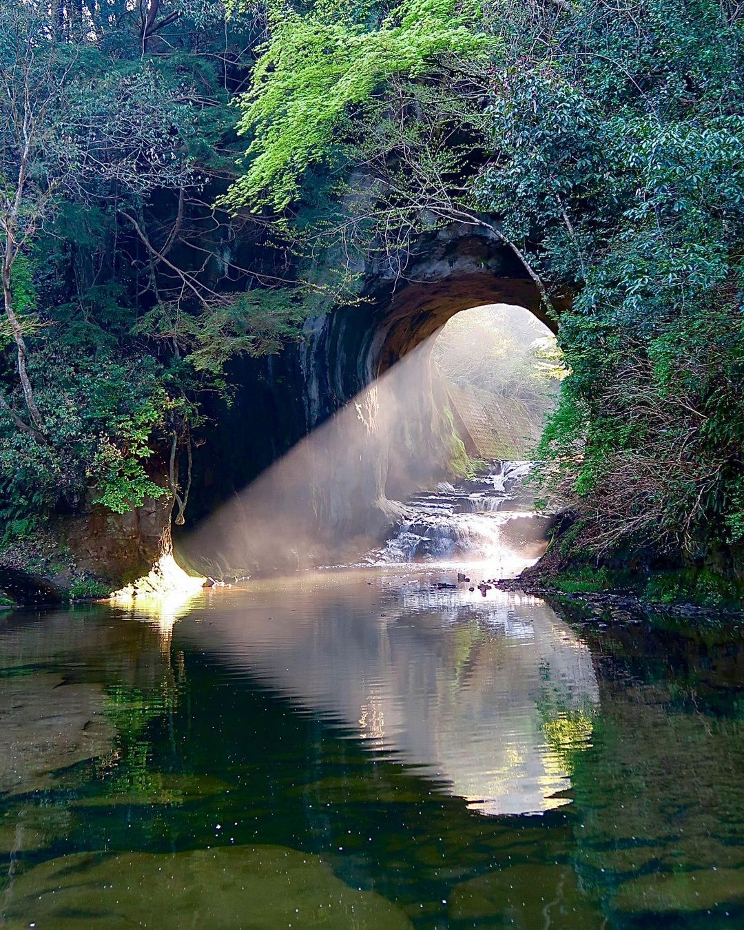 亀岩の洞窟