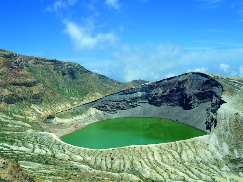 蔵王山 御釜（五色湖）